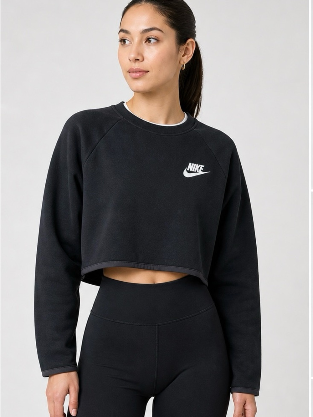 Nike Cropped Sweatshirt Women’s Medium Black Swoosh Crewneck Athleisure